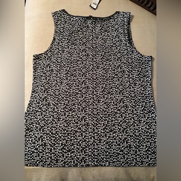 Banana Republic Luxe Touch Tee. NWT - Picture 2 of 5